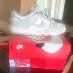 Nike Men's Light Gray Sneakers